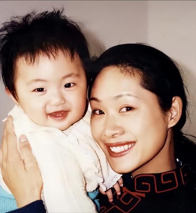 尹相杰以前结过婚吗（凭纤夫的爱红遍大江南北）(15)