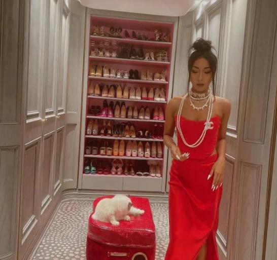 吉克隽逸家境（炫富卖惨哭穷）(20)