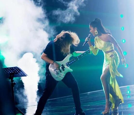 吉克隽逸家境（炫富卖惨哭穷）(11)