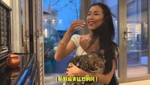 吉克隽逸家境（炫富卖惨哭穷）(19)