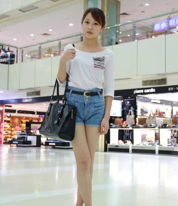 54岁李连杰四个女儿现状（李连杰四个女儿差距大）(2)