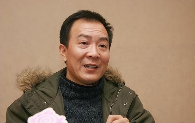 袁茵与侯耀文离婚原因（18年后再看袁茵才发现当年为何离开侯耀文嫁给戴志诚）(14)