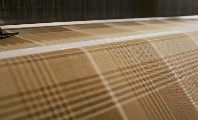 burberry羊绒围巾和羊毛围巾区别（还在冲Burberry它才是更有）(10)