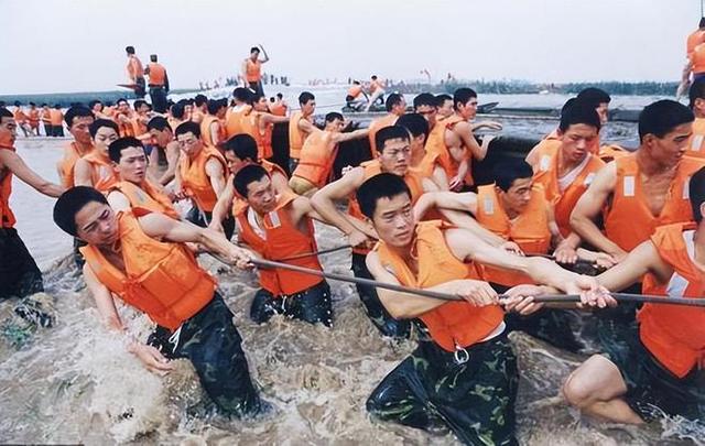 96年抗洪事件（1998年长江大堤即将溃决10万人未撤离）(4)
