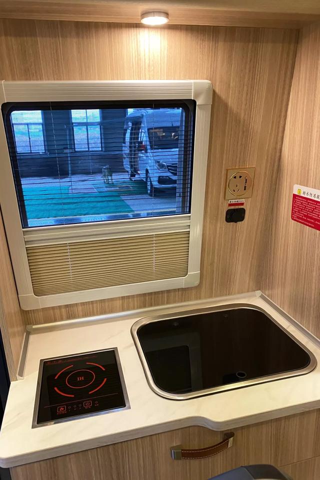 大通v80长轴高顶无中门b型房车（享受周末2人世界）(32)