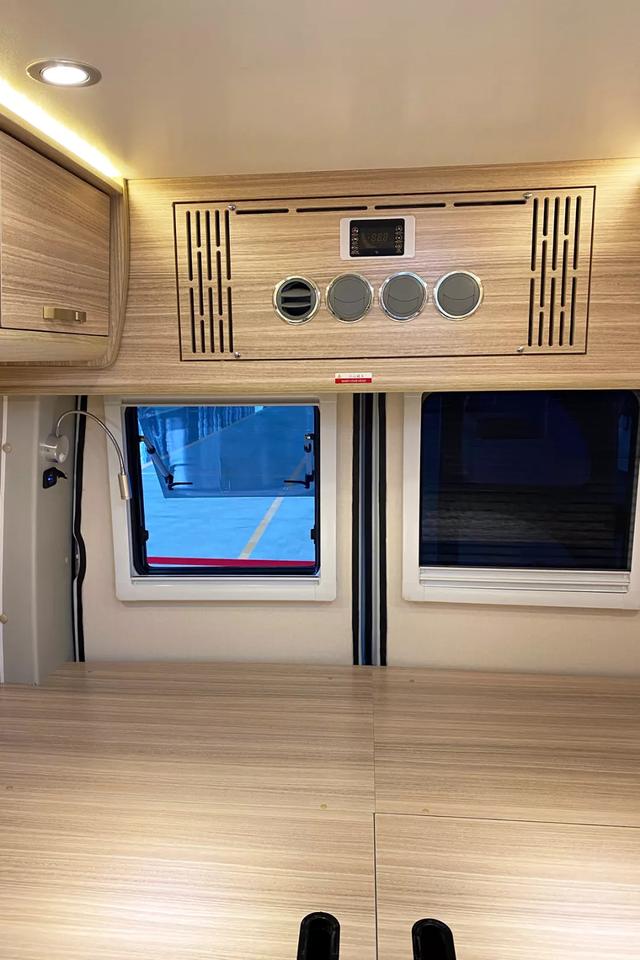 大通v80长轴高顶无中门b型房车（享受周末2人世界）(29)