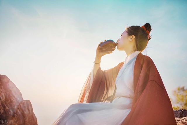 陶渊明采菊东篱下什么情感（陶渊明采菊东篱下）(8)