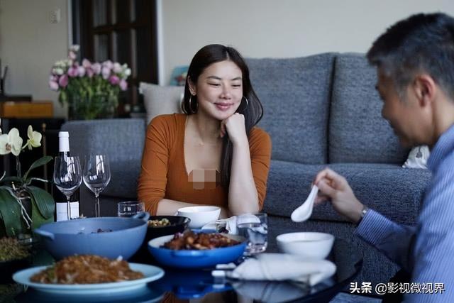 乐基儿素颜近照(乐基儿晒与儿子共浴照引争议)(6)