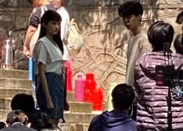 范丞丞和关晓彤吻戏是借位吗（曾少年路透曝光）(2)