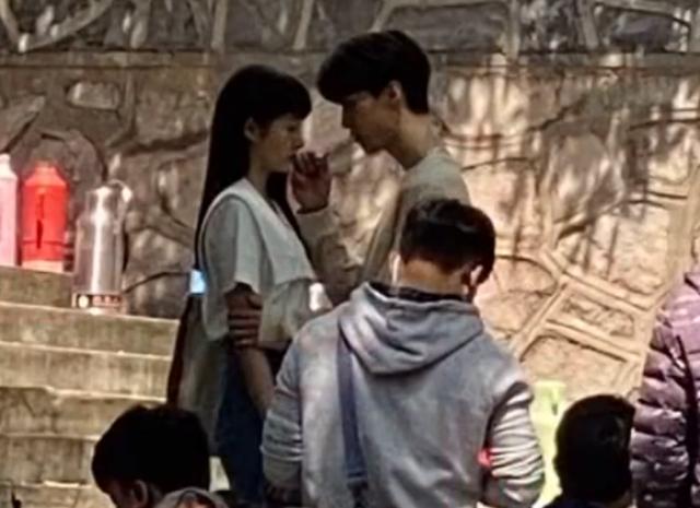 范丞丞和关晓彤吻戏是借位吗（曾少年路透曝光）(7)