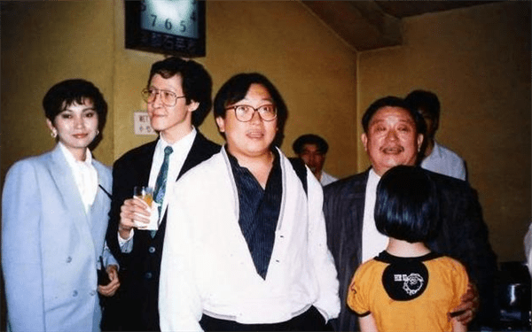 向佑是向太亲生的吗(向佑是丁佩所生)