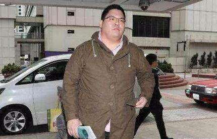 向佑是向太亲生的吗(向佑是丁佩所生)