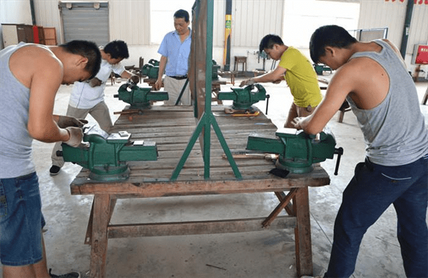 螺丝的十字花磨圆了拧不出(螺丝的十字花磨圆了怎么办)