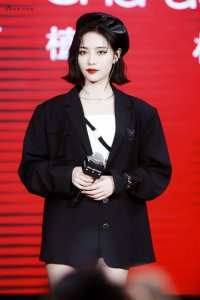 ​贝雷帽和八角帽你选哪一个？成年人不做选择，帽子和戴法我都要