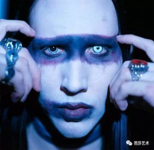 ​他是杀马特鼻祖、视觉之王，被黑暗孕育的艺术之子！