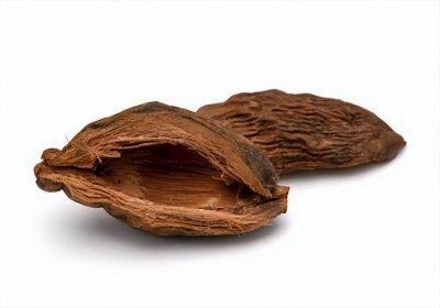 ​6000万国人咀嚼的“软性毒品”槟榔，造了一大批“割脸人”