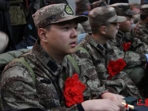​现在当兵的前景好不好，要不要去当兵？