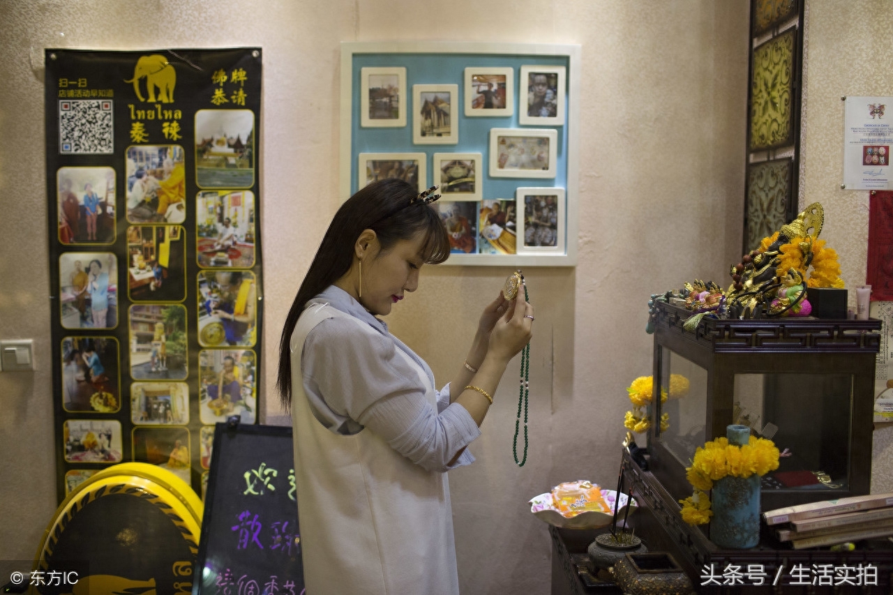 “跑车女神”开豪车送外卖，靠微商一个月订单15万，成百万富翁