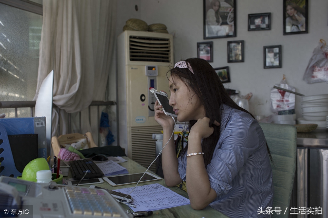 “跑车女神”开豪车送外卖，靠微商一个月订单15万，成百万富翁