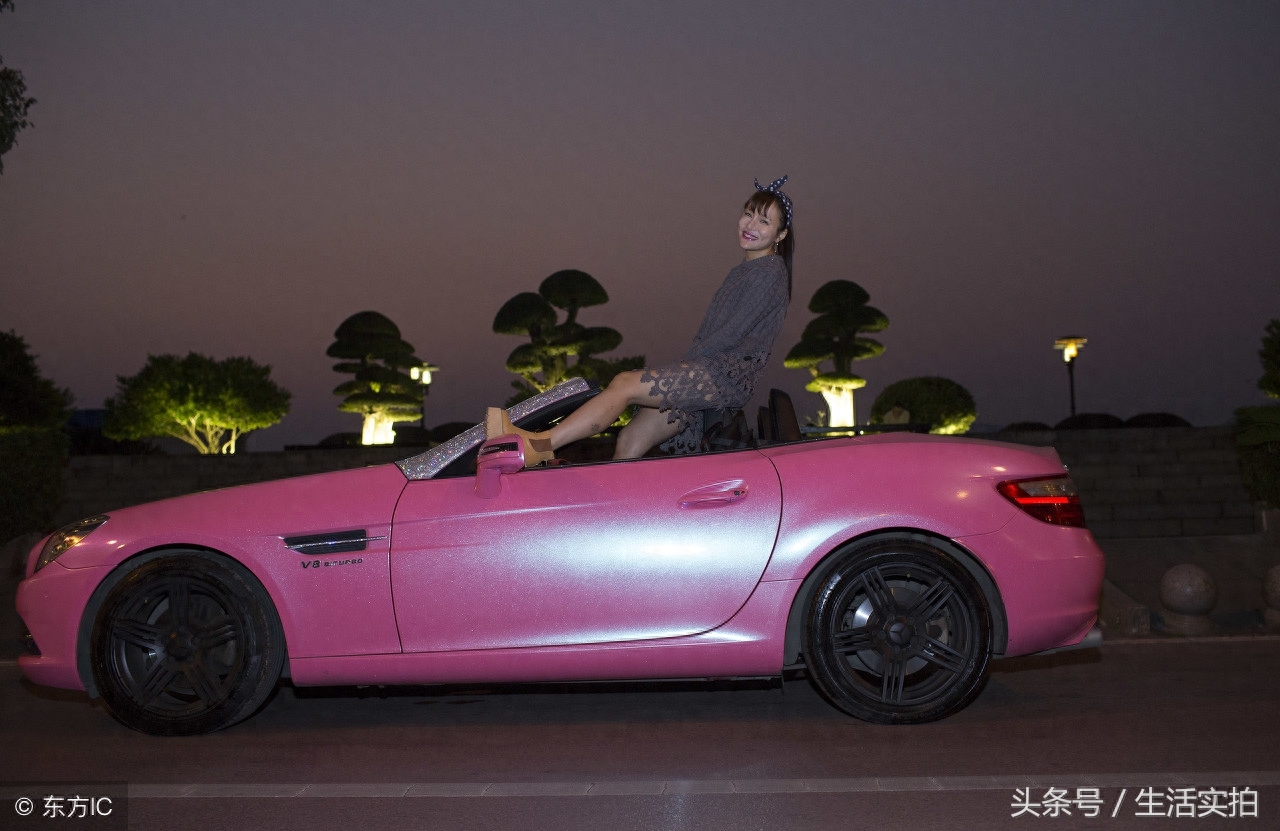 “跑车女神”开豪车送外卖，靠微商一个月订单15万，成百万富翁