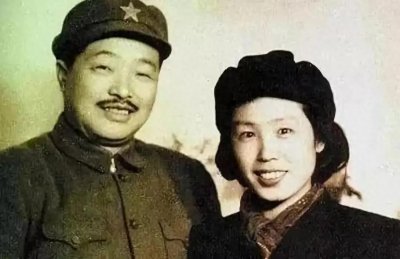 ​2001年，55岁的贺鹏飞去世，85岁的薛明处理儿子的后事令人泪目