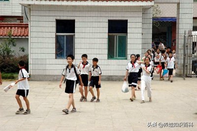 ​小学升初中怎么分学校？按就近入学的原则，分单校划片和多校划片