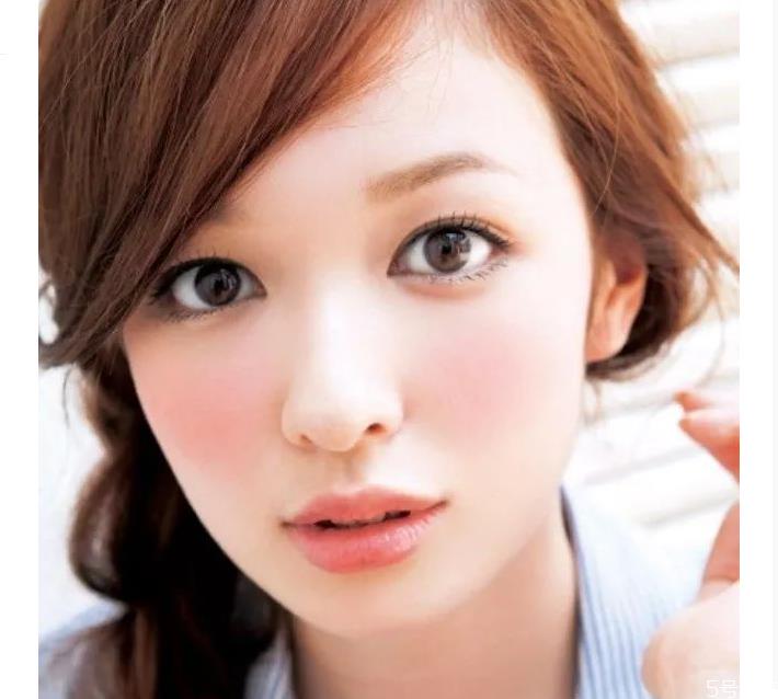 日系妆容要点 日系妆欧美妆对比 日系妆容要点 日系妆欧美妆对比