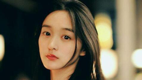 女孩暗恋一个人的表现三