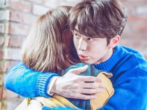 女朋友生气了，如何巧妙哄她？