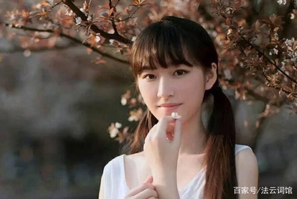 国风美少年第二期：在黄金班，是一个乐观开朗、一个人撑起了半边天。气场太强，其中4位男生，”</p><p style=