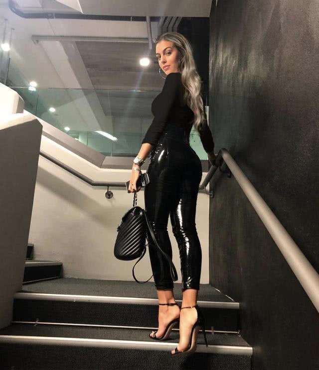 C罗女友乔治娜现状：身材傲人换发型风格大变，				<ins class=