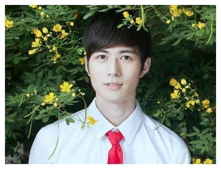 7岁就被父母抛弃,大姨抚养长大,如今身家上亿然而只愿意租房住