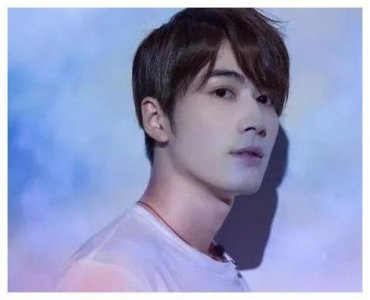 ​7岁就被父母抛弃，大姨抚养长大，如今身家上亿然而只愿意租房住