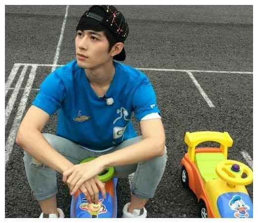 7岁就被父母抛弃,大姨抚养长大,如今身家上亿然而只愿意租房住