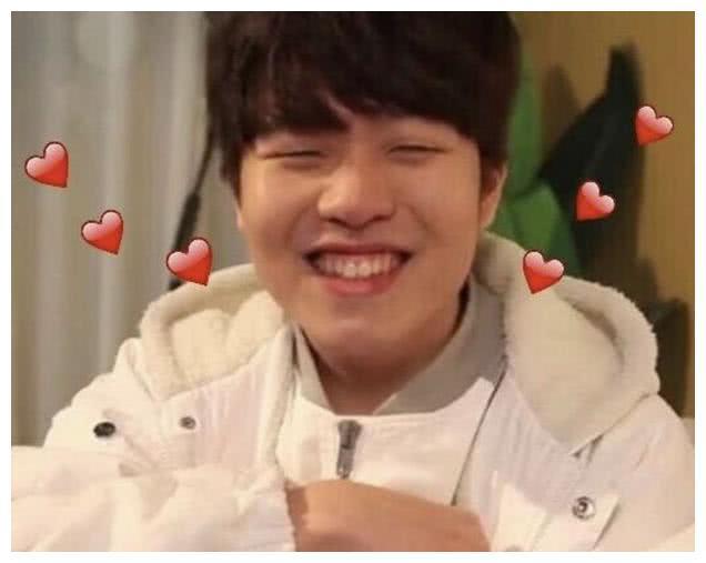 IG中单Rookie晒帅照,手上戴的表却火了