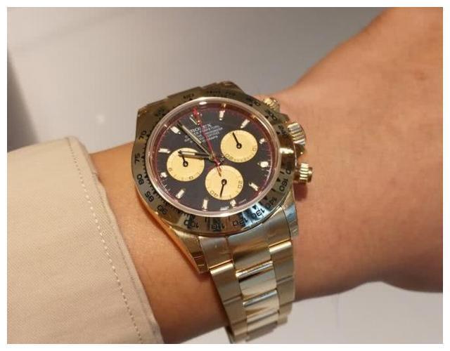 IG中单Rookie晒帅照,手上戴的表却火了