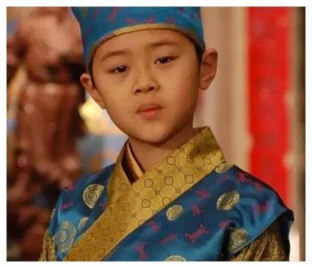 ​莫小贝的小伙伴邱小冬长大逆袭，成哈佛高材生完美学霸