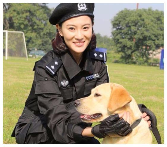 颜值高学历也高,出道前还是警花,网友:不红天理难容!