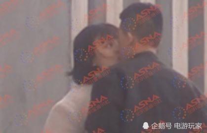 欧豪马思纯街头热吻，传闻爱着对方就好了，​欧这是用行动告诉大家，而且看马思纯的表情也是很萌很呆的感觉，力破分手传闻
