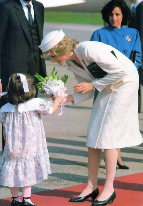 读老报:英国王室世纪迷案,戴安娜王妃究竟是怎么死的?