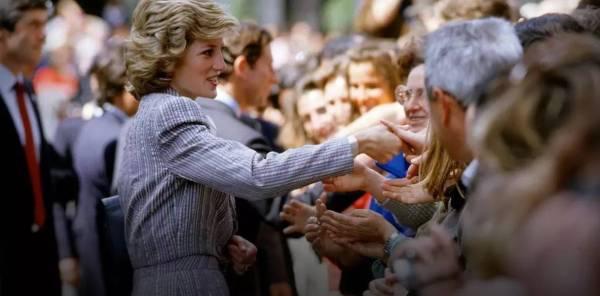 读老报:英国王室世纪迷案,戴安娜王妃究竟是怎么死的?