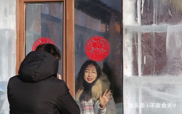 “冰火锅”谁吃过？东北冰屋火锅试营业，估计吃饭的时候也超级爽吧？这是想想都刺激，南方网友：确定能吃？