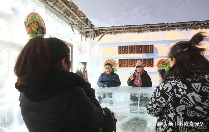 “冰火锅”谁吃过？东北冰屋火锅试营业，这样的环境是不是特别爽呢？</p><figure><p style=