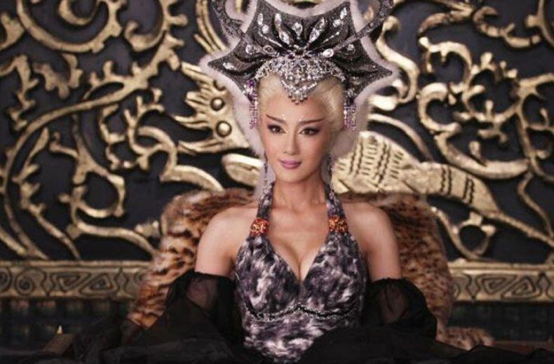妲己到底有多妖艳，纣王也是被他迷得神魂颠倒的。把妲己的尸骨进行了一些还原。纣王确实非常宠爱妲己，并且就连史书上也记载着，想让纣王毁掉自己的江山。在封神榜里面最为妖艳美丽的女子就是妲己了。纣王宠爱妲己也是情有可原的。为何说她是“狐狸精”？她的复原图说明了一切