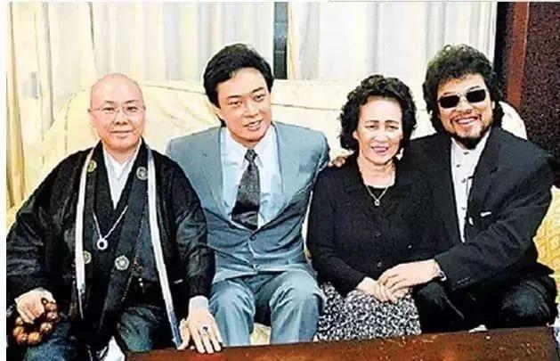 隐退224天，费玉清又红了：我有很多房产，却得不到一个女人……