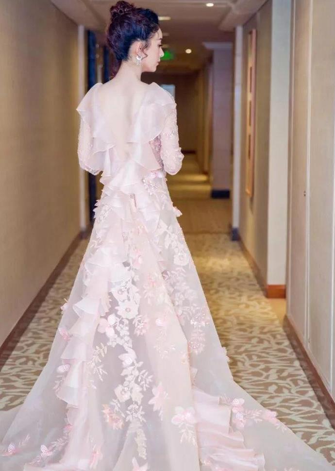 赵丽颖最爱的丸子头!同样减龄的花瓣头,半丸头,双丸头也齐齐上