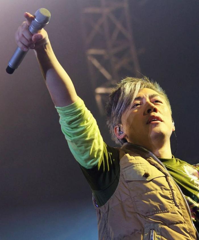 张宇：唱过那么多苦情歌的他，你多还我几分，”</p><p style=