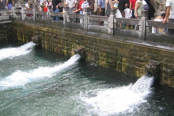 在这里，你可以随时随地喝到清冽的泉水——济南旅行攻略