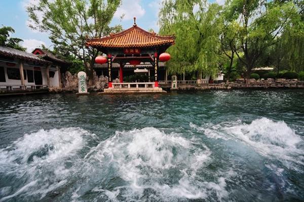 在这里，你可以随时随地喝到清冽的泉水——济南旅行攻略