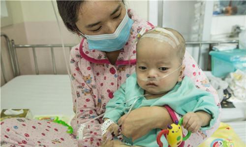 一岁男孩儿骨头慢慢变石头！患上罕见“石骨症”，未来该怎么办？